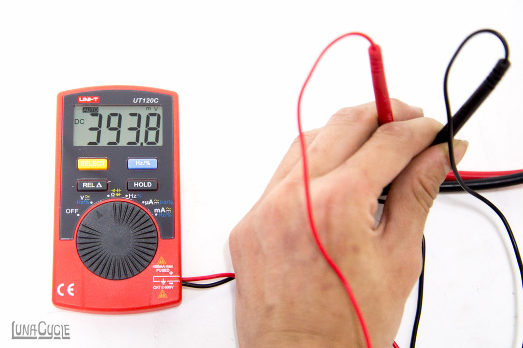 Slim Pocket Digital Multimeter UT120c